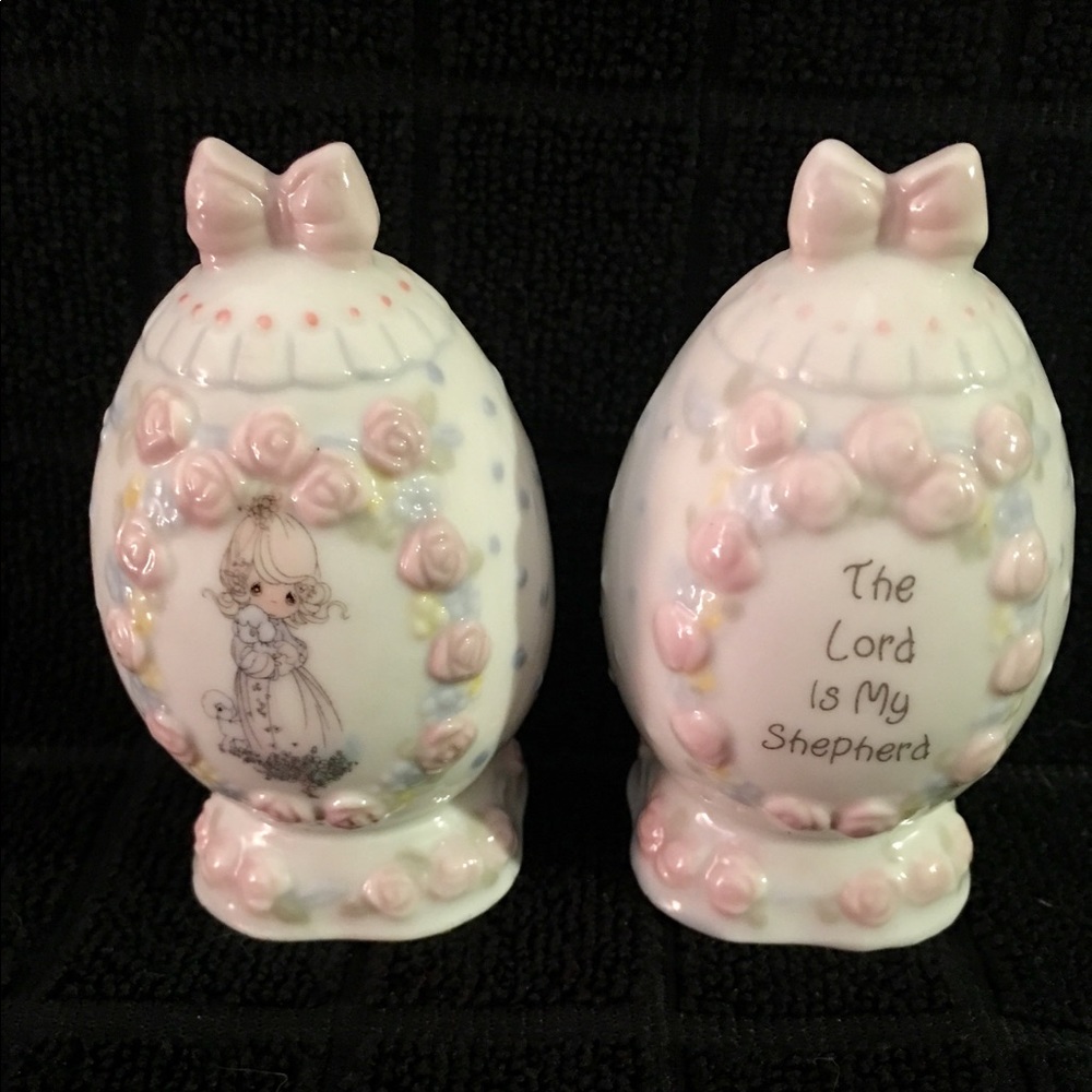 Precious Moments Salt & Pepper Egg Shaped Easter Shakers 1994